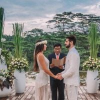 Intimista & ao ar livre: Alok e Romana Novais renovam casamento em Bali. Fotos!