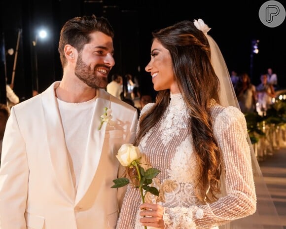 Alok e Romana Novais preferiram se casar em uma cerimônia discreto