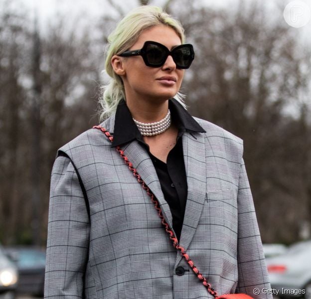 Sobreposição de vestidos, trench coat e mais truques de styling para fazer no outono/inverno