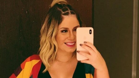 Marilia Mendonça valoriza nova silhueta com look decotado: 'Pagando de sexy'