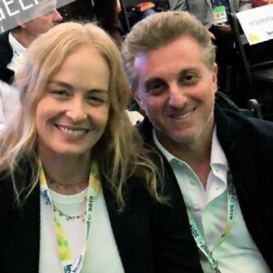 Angélica e Luciano Huck foram a evento nos EUA no qual o apresentador foi palestrante