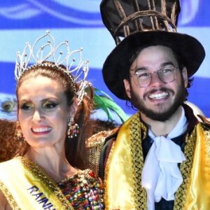 Fátima Bernardes e o namorado, Túlio Gadêlha, curtiram dois bailes de carnaval na mesma noite na pré-folia