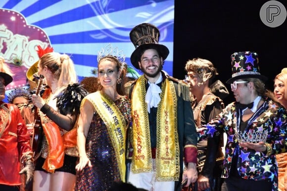 Fátima Bernardes e o namorado, Túlio Gadêlha, curtiram dois bailes de carnaval na mesma noite na pré-folia