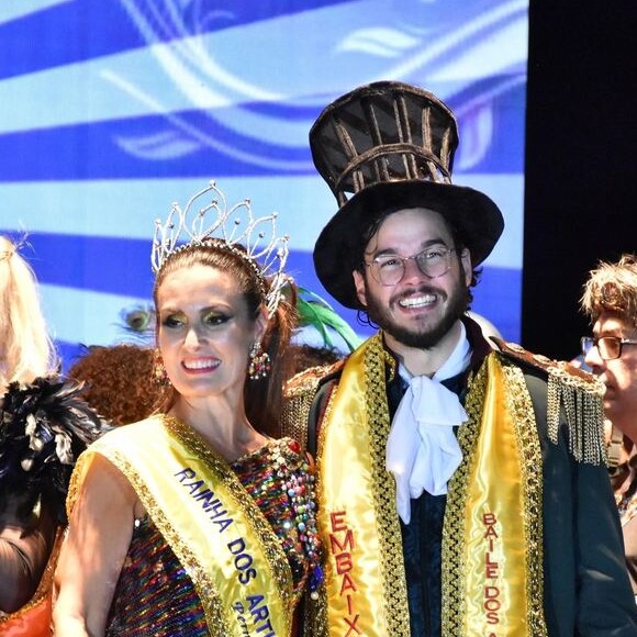 Fátima Bernardes e o namorado, Túlio Gadêlha, curtiram dois bailes de carnaval na mesma noite na pré-folia