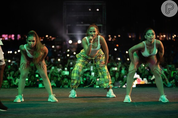 Com um público de 6 mil pessoas, Anitta foi a atração principal do aniversário da capital brasileira