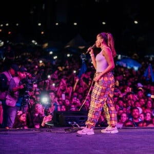 No domingo (21), Anitta cantou para um público de cerca de 6 mil pessoas em Brasília