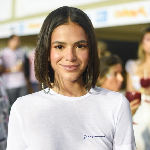 Bruna Marquezine se despediu do Coachella com um look trabalhado no militarismo