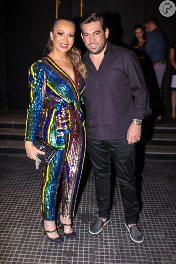 Solange Almeida e o marido, Leandro Andriani, marcaram presença na festa de aniversário de Fernando Zor em São Paulo nesta segunda-feira, 22 de abril de 2019