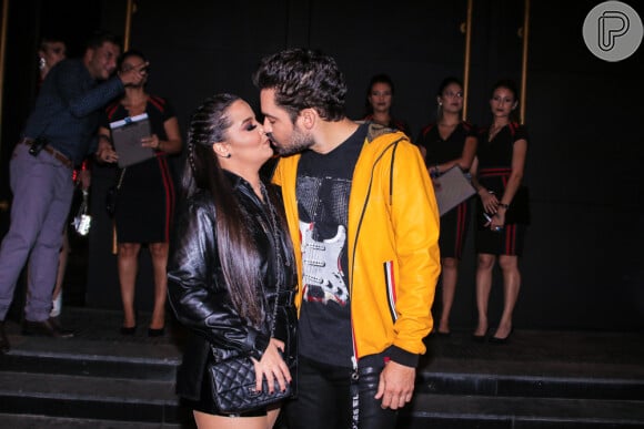 Maiara trocou beijos com Fernando Zor em festa do sertanejo em São Paulo nesta segunda-feira, 22 de abril de 2019