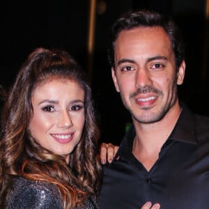 Paula Fernandes e o namorado, Gustavo Lyra, marcaram presença na festa de aniversário de Fernando Zor em São Paulo nesta segunda-feira, 22 de abril de 2019