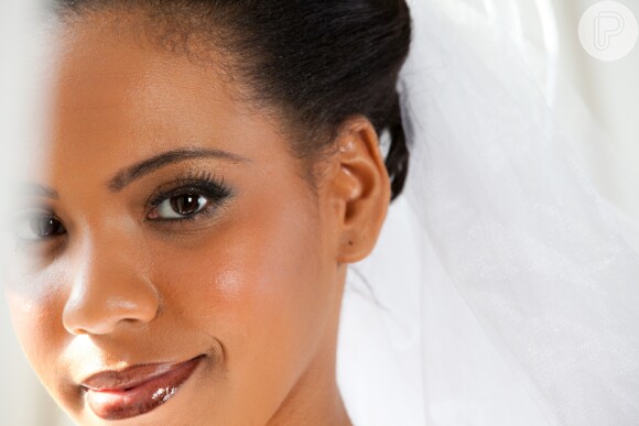 Maquiagem fresh ressaltando o que a noiva tem de melhor é a dica de especialistas