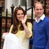 A Princesa Charlotte Elizabeth Diana de Cambridge nasceu no dia 2 de maio de 2015. Sua primeira aparição em público, com Kate Middleton e Príncipe William, foi logo após o nascimento.