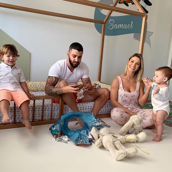 Andressa Suita e Gusttavo Lima amam postar momentos em família nas redes sociais