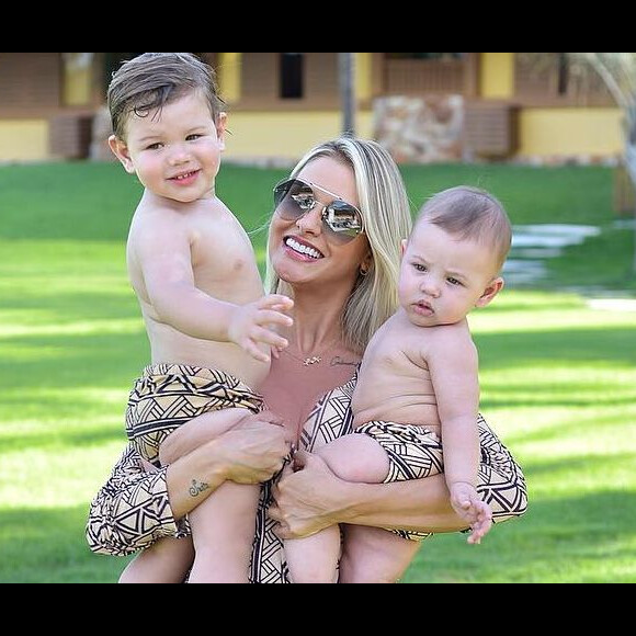 Andressa Suita nina filho cantando música religiosa: 'Voz não é das melhores'. Veja vídeo postado nesta terça-feira, dia 30 de abril de 2019