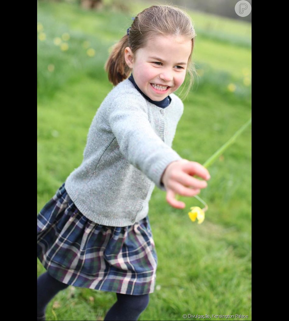 Princesa Charlotte Esta Entre Os Sete Bisnetos Da Rainha Elizabeth Ii Purepeople