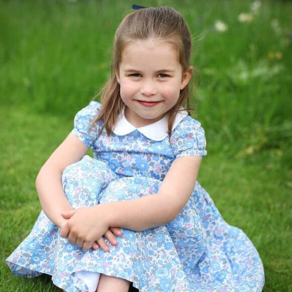 Princesa Charlotte é a quarta na linha de sucessão ao trono britânico