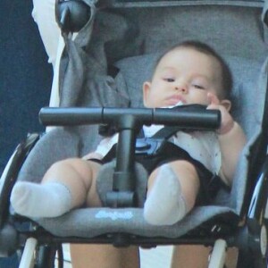 Isis Valverde mostra o rosto do filho, Rael, pela primeira vez nas redes sociais