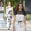 Chanel apostou na feminilidade: cintura marcada e flores