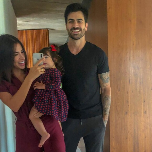 Adriana Sant'Anna posa com os filhos, Rodrigo e Linda