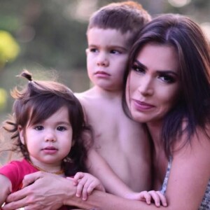 Adriana Sant'Anna compartilha momentos de maternidade real ao lado dos filhos, Rodrigo e Linda, no Dia das Mães, em 12 de maio de 2019