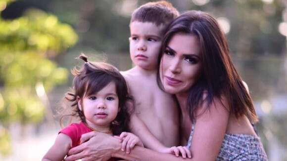 Adriana Sant'Anna mostra maternidade real em fotos com os filhos: 'Feliz dia'