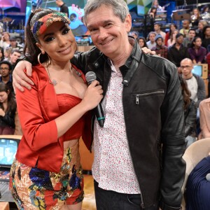 Anitta e Pitty se estranharam e discordaram de opiniões sobre liberdade sexual das mulheres no programa 'Altas Horas', em 2014