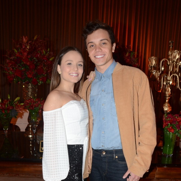 Namorada de Leo Cidade, Larissa Manoela contou que planeja casamento na praia e ter quatro filhos