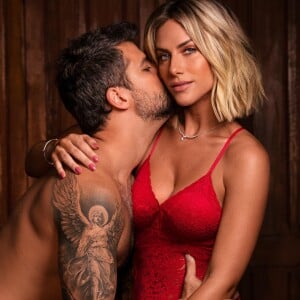 Giovanna Ewbank e Bruno Gagliasso apareceram em cliques romântico na campanha de Dia dos Namorados