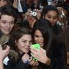 Selena Gomez tirou fotos com fãs e mostrou uma simpatia enorme