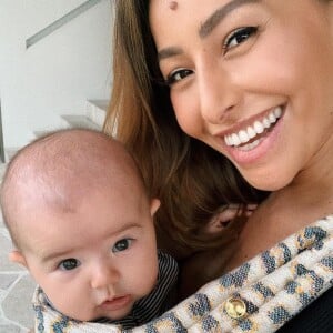 Filha de Sabrina Sato, Zoe comemora aniversário do pai, Duda Nagle, com look colorido