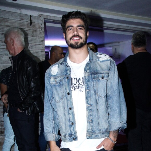 Caio Castro surge estiloso em festa de lançamento da novela 'A Dona do Pedaço', na Barra da Tijuca, Rio de Janeiro, nesta segunda-feira, 20 de maio de 2019
