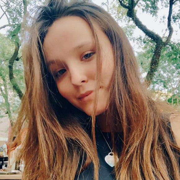 Larissa Manoela se revoltou ao ter vídeo de sexo atribuído à ela nas redes sociais: 'Eu fico indignada com os comentários de vários homens e mulheres sem caráter, sem vergonha, sem senso, sem educação, sem noção!'