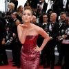 O vestido tomara que caia vermelho que Marina Ruy Barbosa usou no Festival de Cannes é da grife Etro