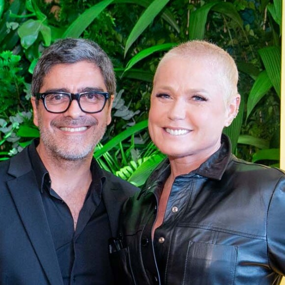 Xuxa teve a companhia do namorado, Junno Andrade, no lançamento de coleção de joias da filha, em hotel de Copacabana, nesta quinta-feira, 23 de maio de 2019