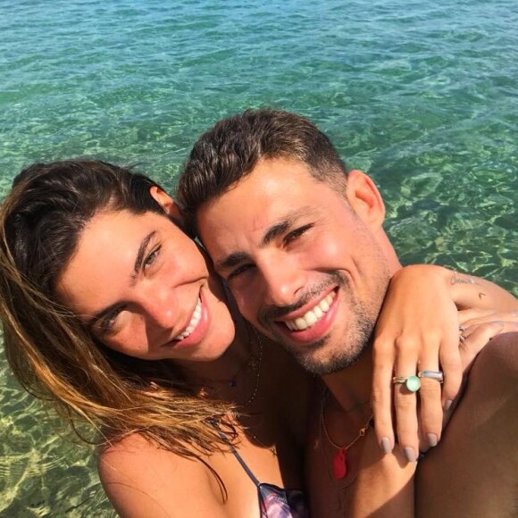 Mariana Goldfarb disse que ela e Cauã Reymond abriram mão de tradições no casamento: 'Todo mundo era padrinho e madrinha. Foi do nosso jeito, no meio da natureza e sem a necessidade de agradar a terceiros'