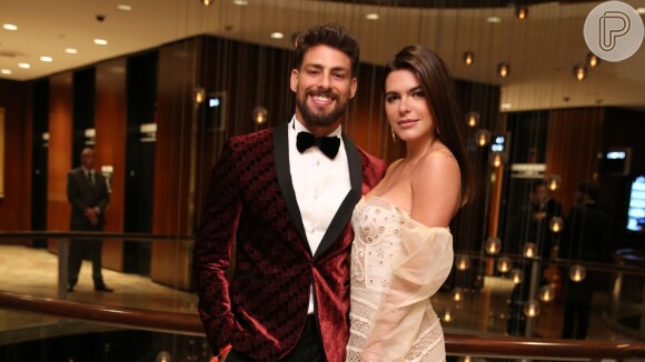 Mariana Goldfarb e Cauã Reymond não tiveram padrinhos em casamento, como modelo detalhou em entrevista neste domingo, dia 26 de maio de 2019