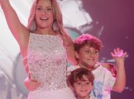 Paparicada! Claudia Leitte recebe carinho do filho ao exibir barriga de gravidez