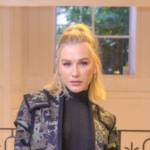 Fiorella Mattheis passou a andar com seguranças depois que o então namorado, Roberto Marinho Neto, foi assaltado no Rio