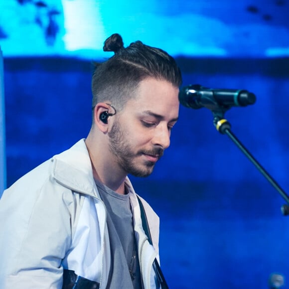 Junior Lima afirmou que a música ajudou a fortalecer a relação com a irmã, Sandy