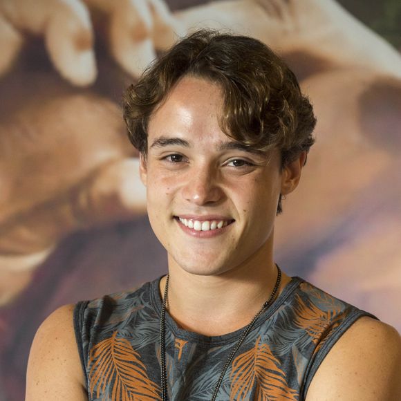 Thiago (Danilo Maia) vai parar na cadeia depois de criar uma rifa para vender o violão de Raíssa (Dora de Assis) na novela 'Malhação: Toda Forma de Amar'.