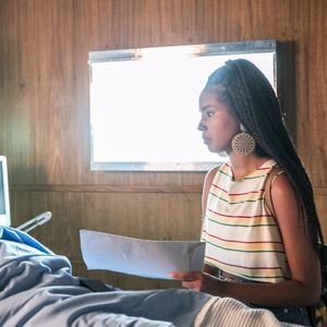 Karina (Christine Fernandes) vai achar Jaqueline (Gabz) no quarto de César e elas vão acabar brigando na novela 'Malhação: Toda Forma de Amar'.