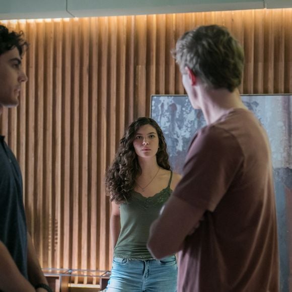 Serginho (João Pedro Oliveira) vai compartilhar uma foto de Rita com Guga (Pedro Alves), deixando Filipe (Pedro Novaes) desconfortável na novela 'Malhação: Toda Forma de Amar'.
