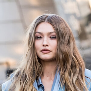 Cabelão de Gigi Hadid na premiação CFDA