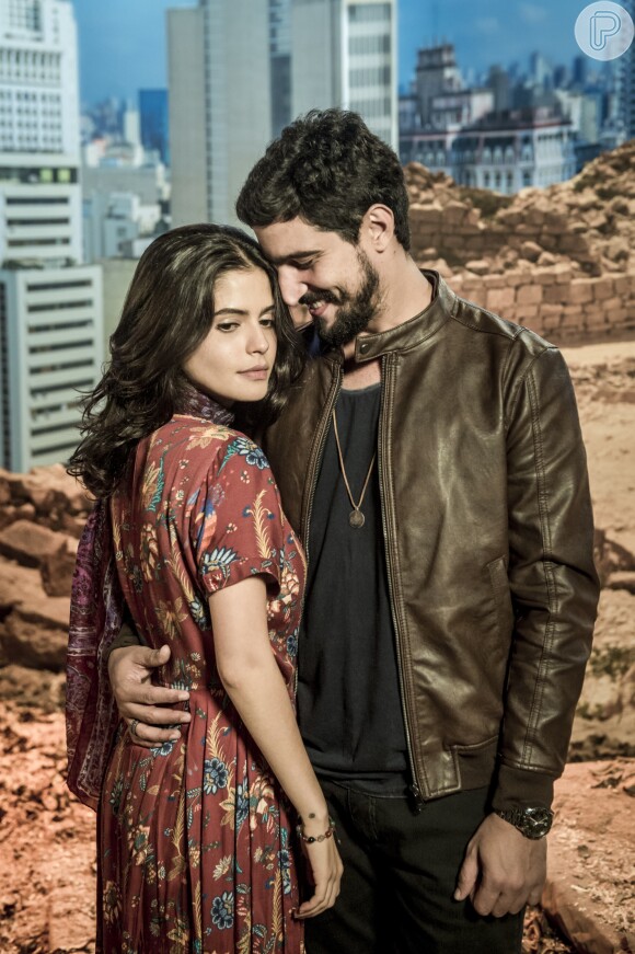 Jamil (Renato Góes) vai ficar irritado quando Laila (Julia Dalavia) for consolada por Bruno (Rodrigo Simas) na novela 'Órfãos da Terra'. 