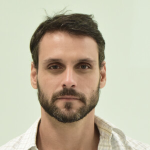 Felipe Cunha é o protagonista Antonio da novela 'Topíssima'. Ator indica ponto em comum entre eles: 'Extremamente leal'