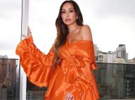 Desafiando o frio: Sabrina Sato usa look mini vibrante e cheio de babados