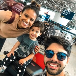 Aline Dias viajou com o namorado, Rafael Cupello, e o filho, Bernardo