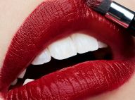 Batom vermelho e caridade: campanha celebra 25 anos de ação contra AIDS
