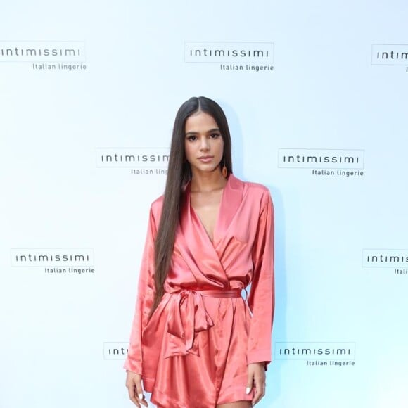 Bruna Marquezine comeu pizza ao viajar para Nova York