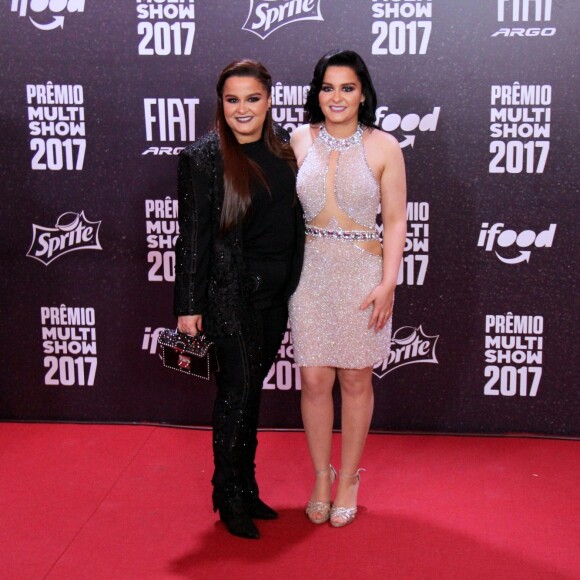 Maiara contou que voltaria a usar apenas o Instagram oficial da dupla com a irmã, Maraisa